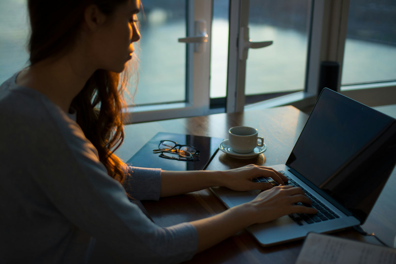 Geld verdienen als Blogger: So startest du deinen Blog und baust dir ein Einkommen im Internet auf [2026]