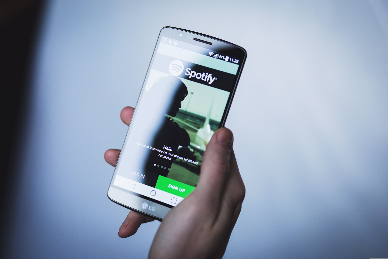 Spotify kennzeichnet künftig KI-generierte Künstlerprofile